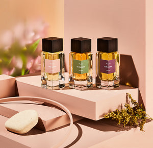 Ambrette, Galbanum, Bran absolute, Ombú leaves, Cedarwood, and Sandalwood. Golden wheat fields undulating over infinite horizons. El Descanso invites you to South America’s fertile pampas to celebrate the abundance of bran growing over the whispering plains.