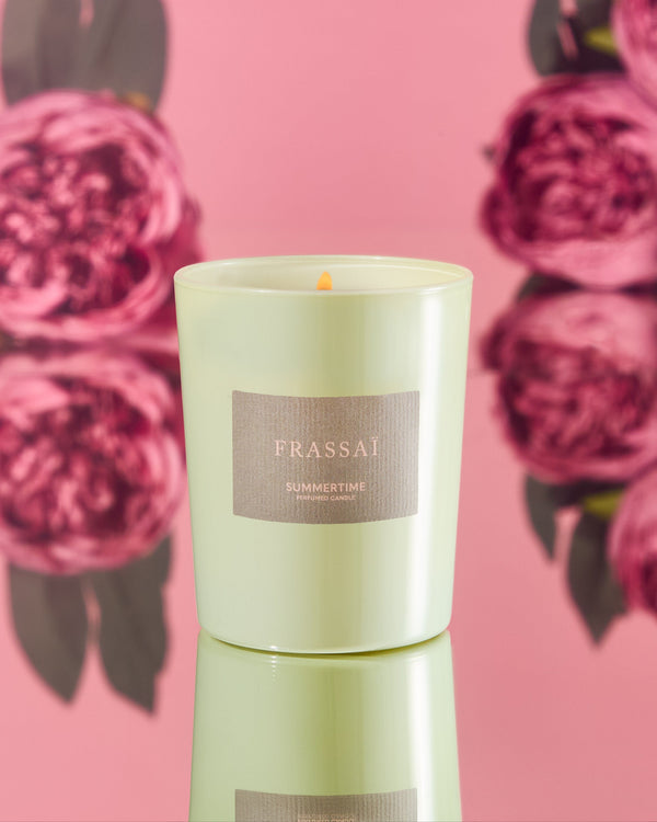 Summertime candle Frassai has notes of Ivy Leaves, Lychee, Guayaba, Pear d’Anjou, Star Magnolia, Ylang Ylang, Sandalwood, Warm Musks