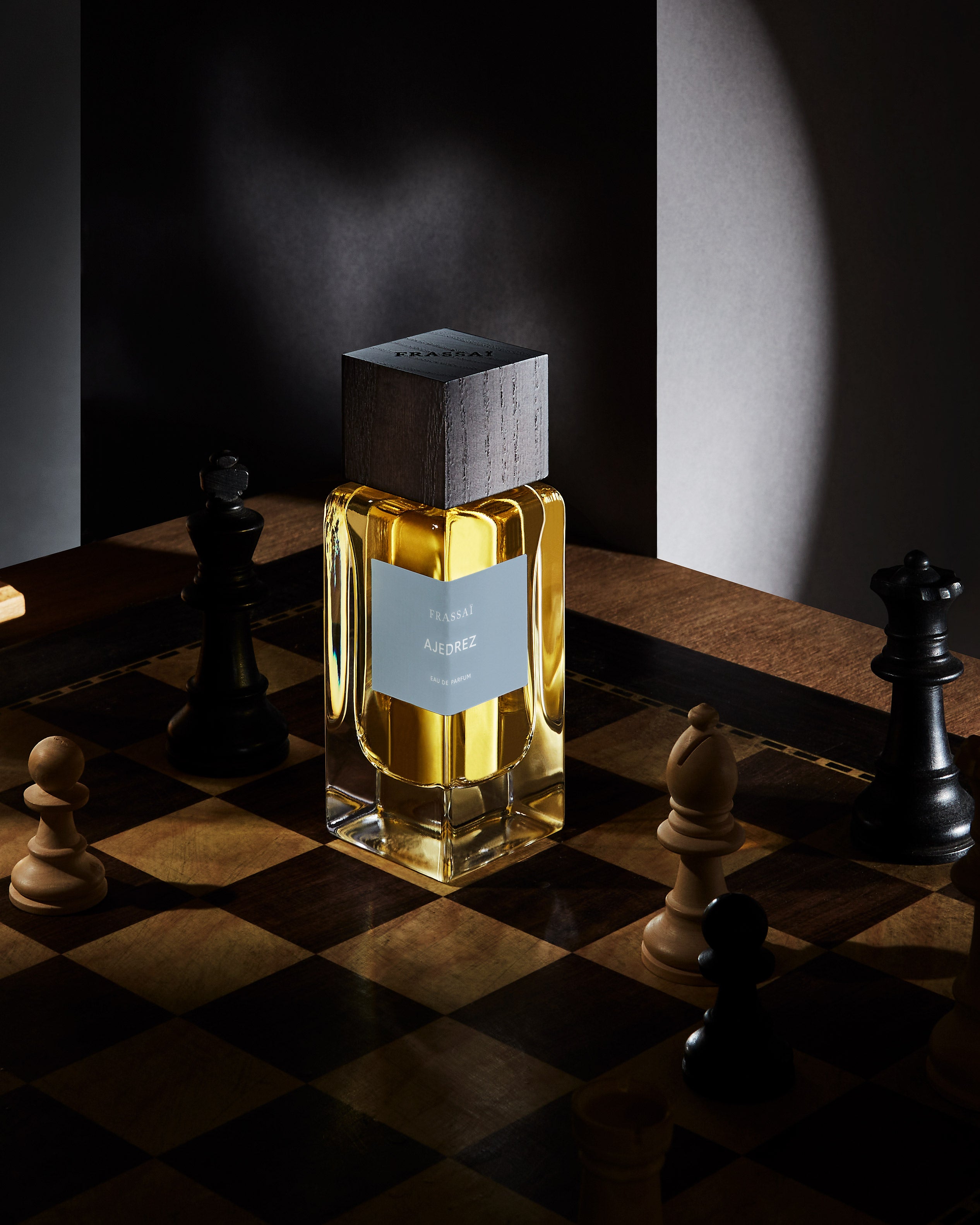 Ajedrez (chess) eau de parfum New Fragrance 2025 Frassaï. Dry spices, lavender, bergamot, iris, amber woods. Created with Ralf Schwieger.