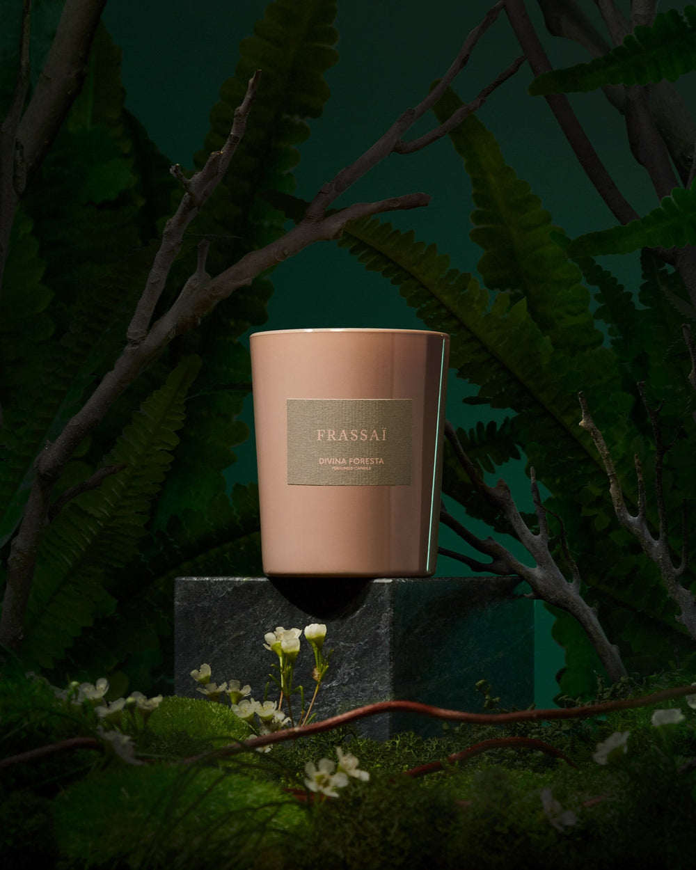 Perfumed candle Divina Foresta inspired by the Diana the huntress, with notes of Black Pepper from Madagascar, Cumin, Jasmine Absolute and agarwood (oud). 
Civet, Cistus, Myrrh.