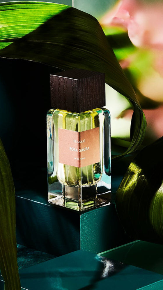 A mystical rose flower blooms. Rosa Sacra is a sensorial journey to the ancestral wisdom of South America–where a smoky veil of palo santo reveals a crystalline rose with drops of aguaribay, the Incan tree of life, offering both ancestral protection and intuitive wisdom.

Aguaribay (schinus molle), Black Currant, Rose Centifolia Grasse, Rose Damascena Turkey, Palo santo (bulnesia sarmientoi), White algarrobo (prosopis alba)