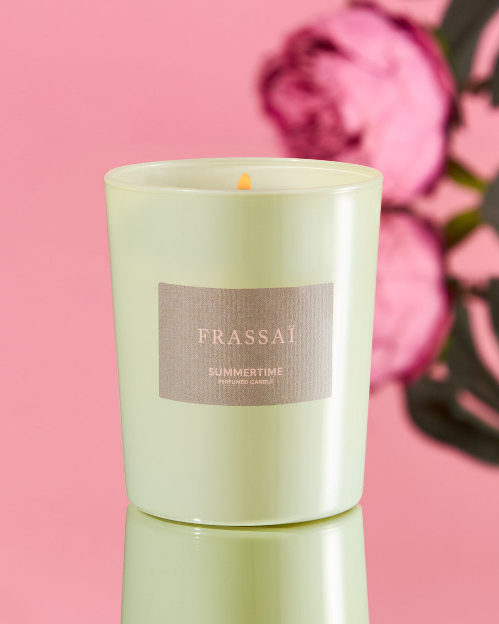 Summertime candle Frassai has notes of Ivy Leaves, Lychee, Guayaba, Pear d’Anjou, Star Magnolia, Ylang Ylang, Sandalwood, Warm Musks
