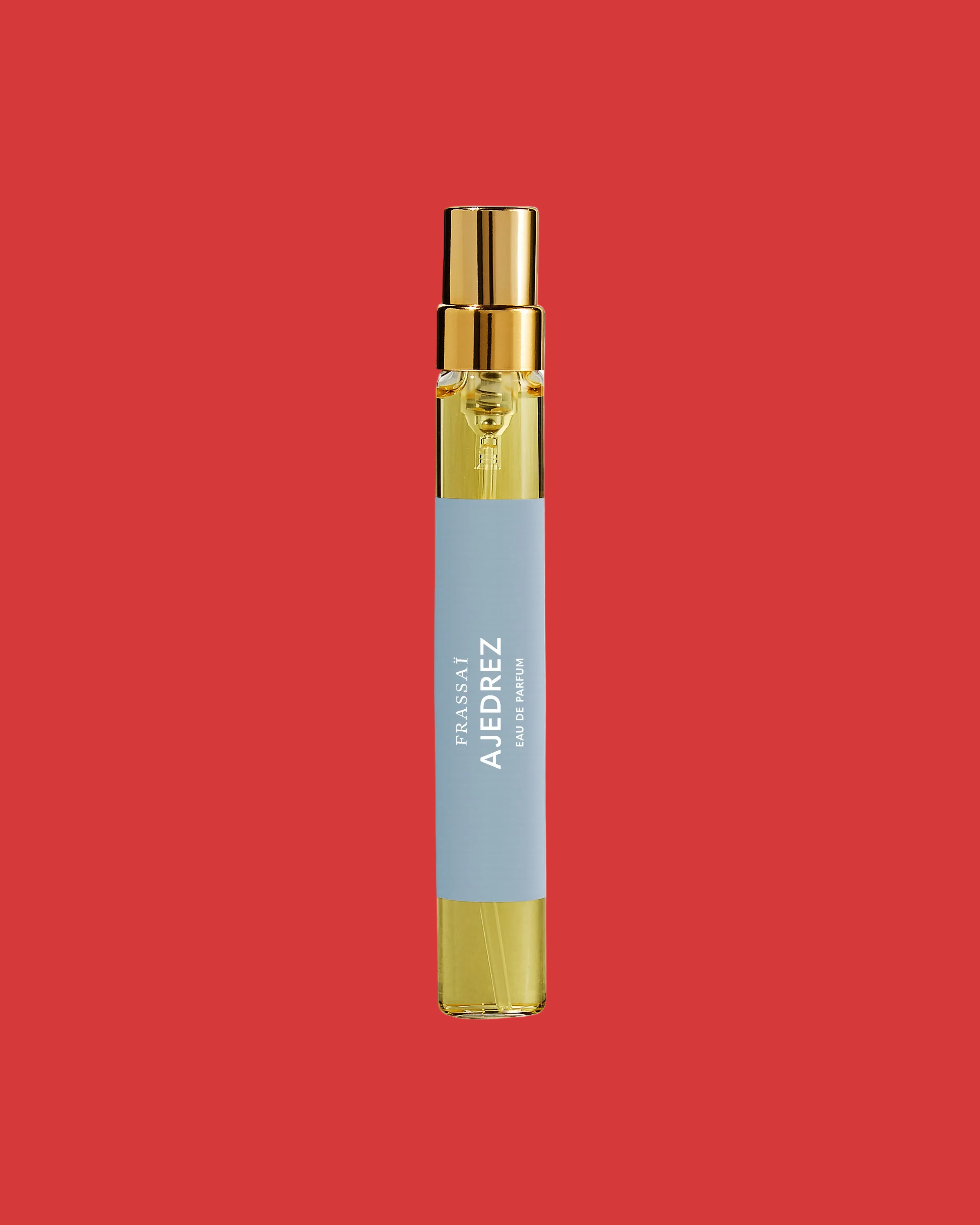 The new perfume from the Frassai collection celebrates the game of chess. Ajedrez (chess in Spanish) is available in a refillable travel spray. The fragrance is unisex. 