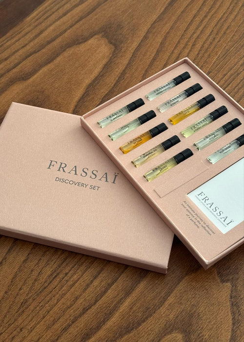 New Frassai discovery set 2025.
Ajedrez (chess), Dormir al sol eau de parfum. 
Blondine 2mL
Teisenddu 2mL
A Fuego Lento 2mL
Verano Porteño 2mL
Tian Di 2mL
Rosa Sacra 2mL
El Descanso 2mL
Cuir Pampas 2mL
Victoria 2mL
Embark upon a new sensorial experience. 